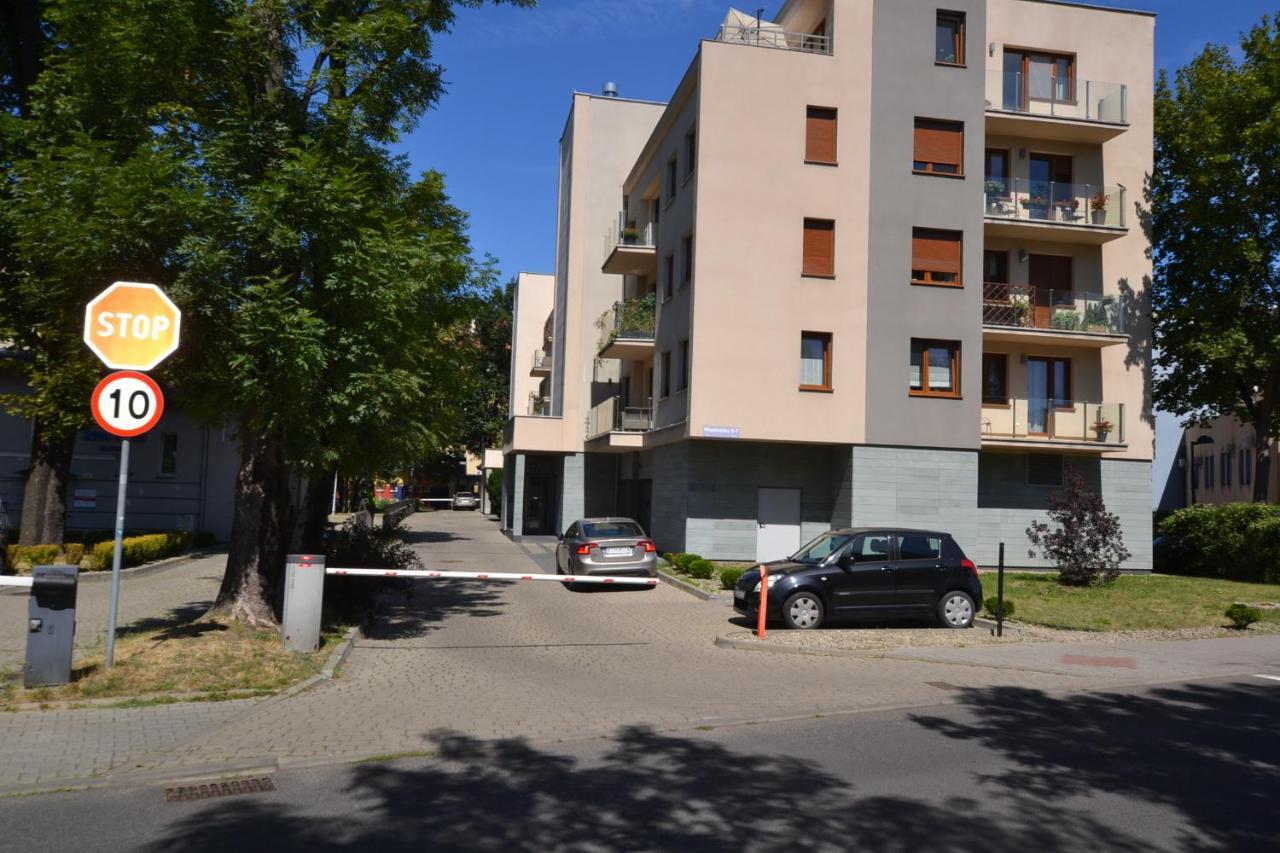 Apartament Bursztynowy Z Garazem -Centrum Gliwic กลีวิตเซ ภายนอก รูปภาพ